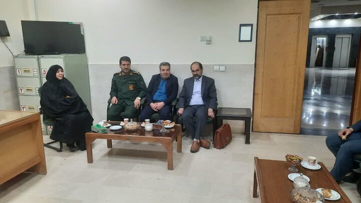 دیدار مدیرکل با سروان معارف وند فرمانده بسیج ادارات استان جهت تبریک روز پاسدار