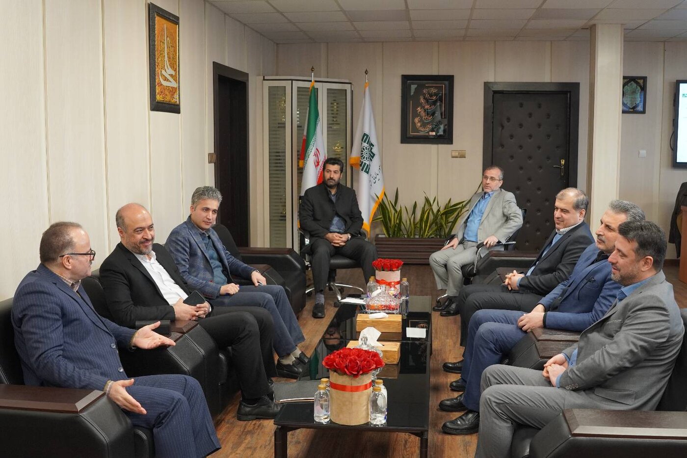 تاکید بر حمایت همه دستگاههای تابعه استانی وزارت امور اقتصادی و دارایی برای جبران خسارات بازار رشت