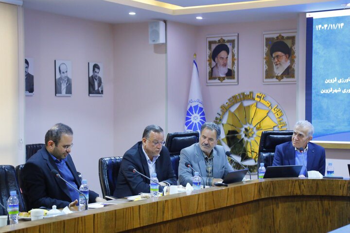 بانک صنعت و معدن روش‌های نوین تأمین مالی را در جلسه کمیسیون سرمایه‌گذاری اتاق قزوین تشریح کرد