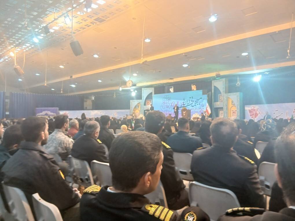 حضور نماینده اداره‌کل امور اقتصادی و دارایی استان تهران در آیین عطرافشانی گلزار مطهر شهدا