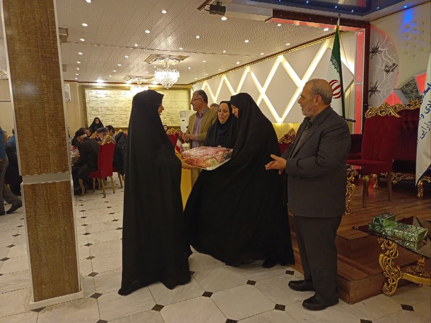 جشن «فجرانه ـ شعبانیه» اداره کل با حضور کارکنان و بازنشستگان برگزار شد
