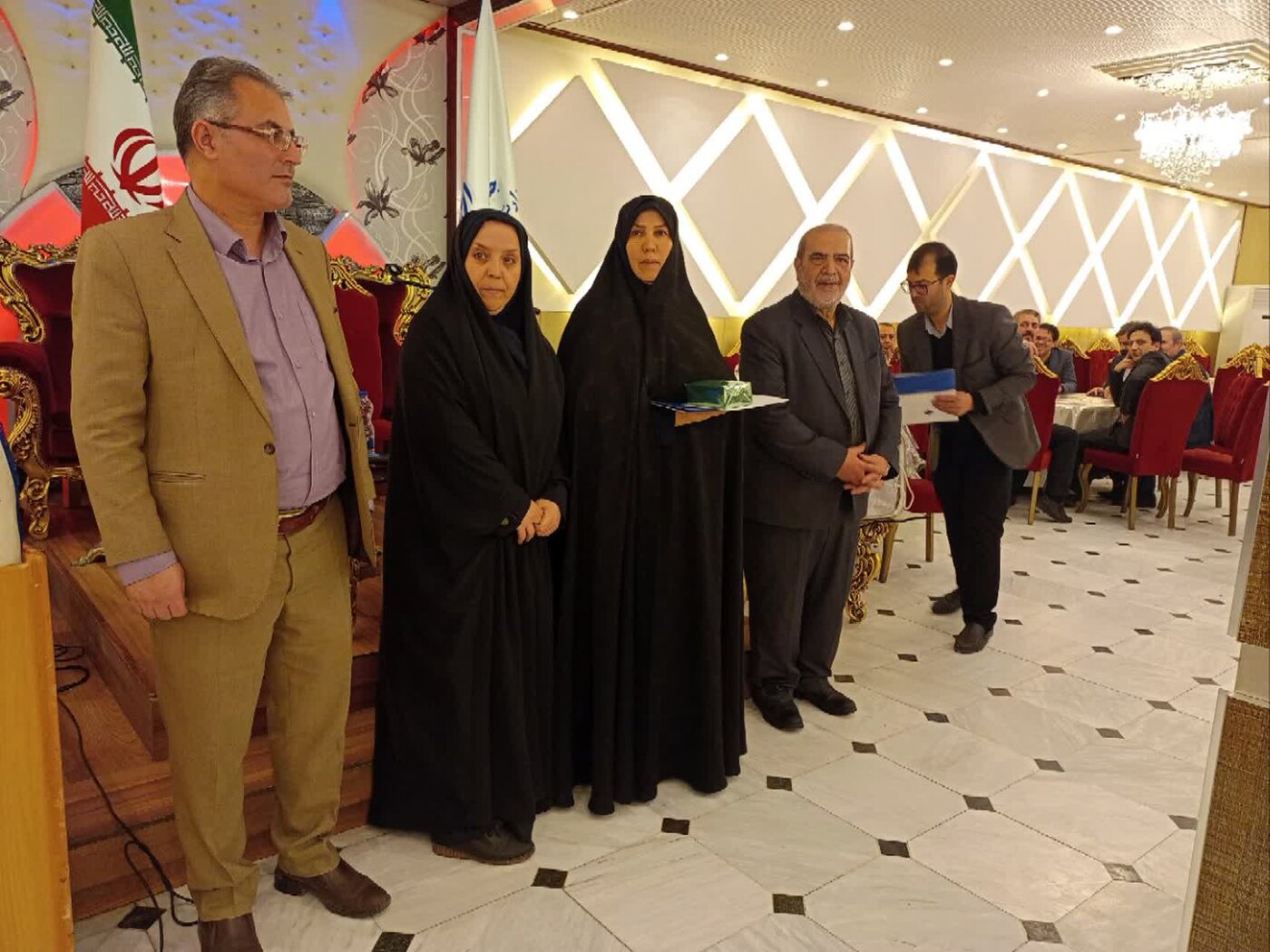 جشن «فجرانه ـ شعبانیه» اداره کل با حضور کارکنان و بازنشستگان برگزار شد