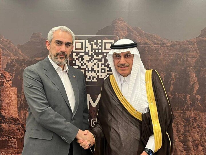 وزیر اقتصاد با رئیس بانک توسعه اسلامی دیدار کرد