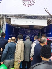 خدمت در کنار مردم؛ حضور فعال اداره کل در راهپیمایی ۲۲ بهمن با ارائه خدمات فرهنگی و حمایتی