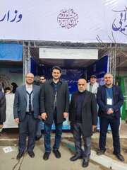 حضور دکتر سبحانیان رییس کل سازمان امور مالیاتی کشور و اقای مریدی معاون توسعه مدیریت و منابع سازمان امور مالیاتی کشور در غرفه امور اقتصادی و دارایی