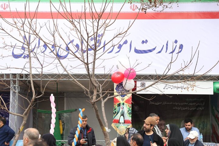 برپایی غرفه های وزارت اقتصاد در مسیر راهپیمایی ۲۲ بهمن