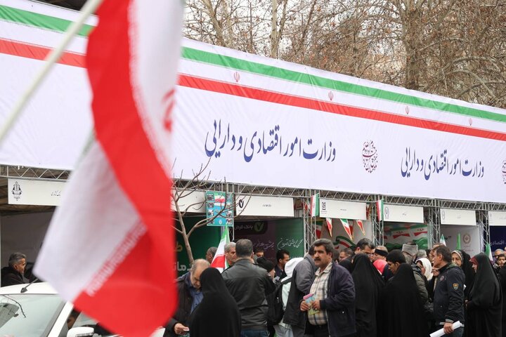 برپایی غرفه های وزارت اقتصاد در مسیر راهپیمایی ۲۲ بهمن