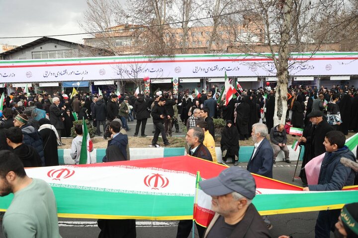 برپایی غرفه های وزارت اقتصاد در مسیر راهپیمایی ۲۲ بهمن