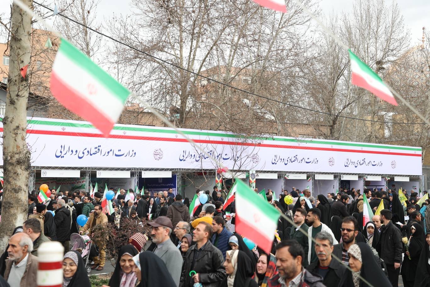 برپایی غرفه های وزارت اقتصاد در مسیر راهپیمایی ۲۲ بهمن