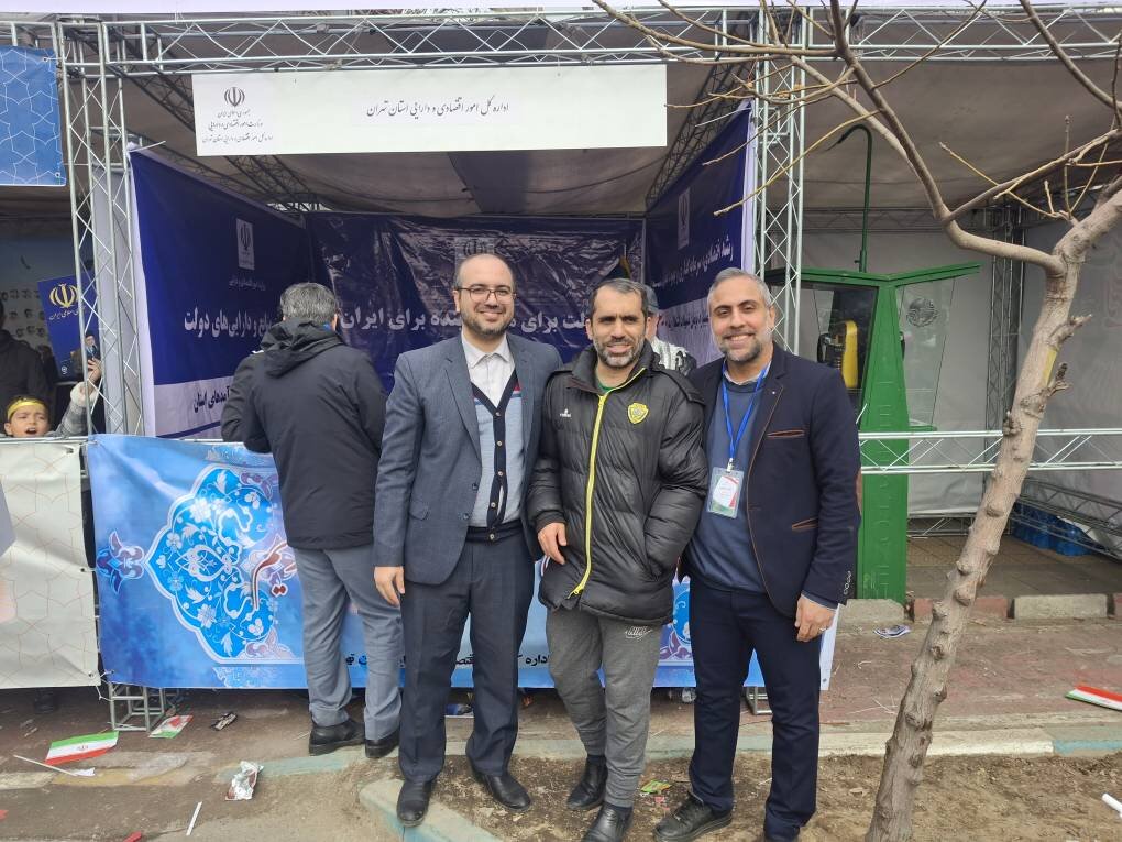 حضور معاون مرکز حراست وزارت اقتصاد جناب اقای عسگری زاده در غرفه اداره کل