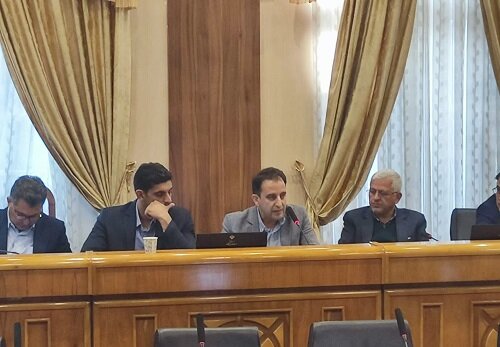 شتاب‌بخشی به سرمایه‌گذاری در فارس با تمرکز بر مجوزهای بی‌نام و پنجره واحد استان فارس