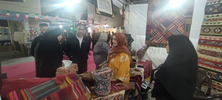 بازدید مدیرکل امور اقتصادی و دارایی از نمایشگاه مشاغل خرد حمایتی