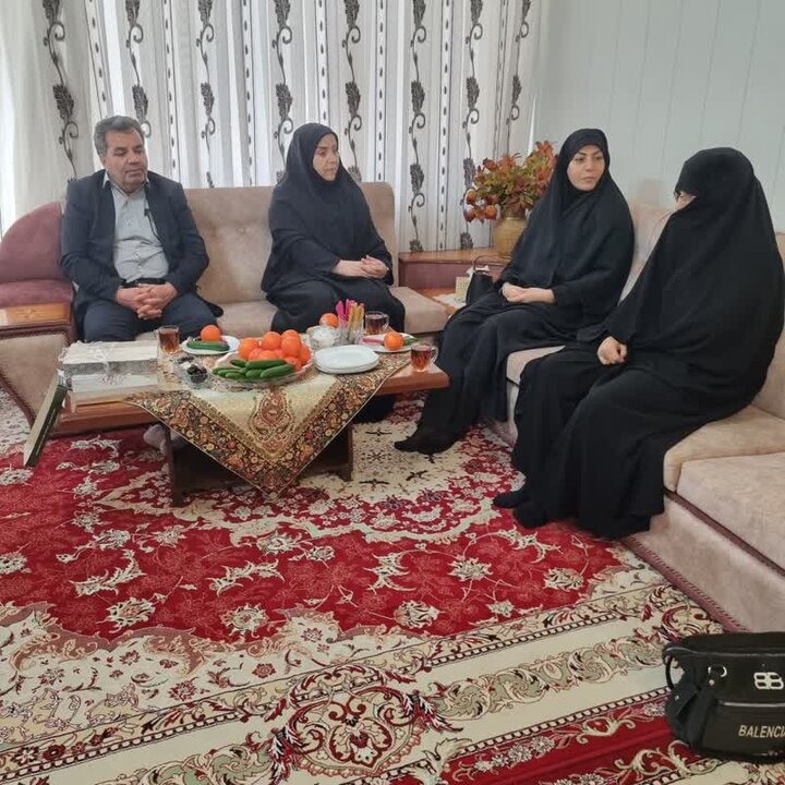 دیدار با خانواده محترم شهدا: دیدار با همسر شهید" حاج محمود احمدی تبار"
