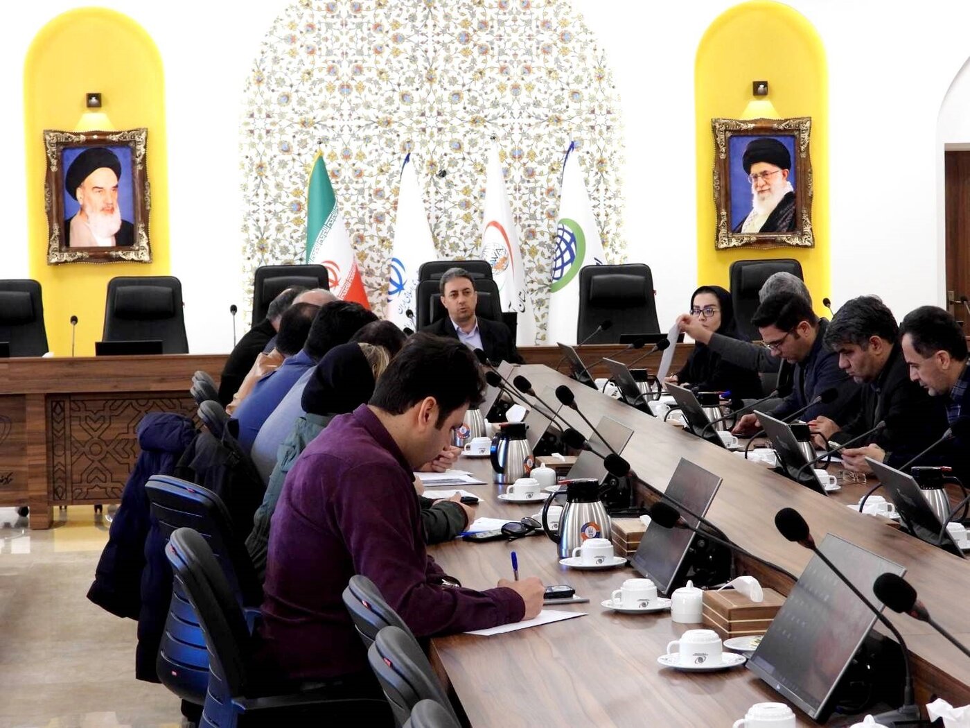 بررسی فرایندهای اجرایی ٧ طرح سرمایه‌گذاری‌ در آذربایجان غربی