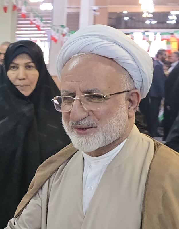 بازدید مشاور محترم وزیر امور اقتصادی و دارایی از میز خدمت بانک ملی استان قم در مسیر راهپیمایی پرشکوه یوم الله بیست ودوم بهمن