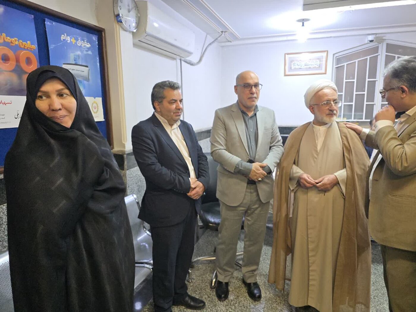 بازدید مشاور محترم وزیر امور اقتصادی و دارایی از میز خدمت بانک ملی استان قم در مسیر راهپیمایی پرشکوه یوم الله بیست ودوم بهمن