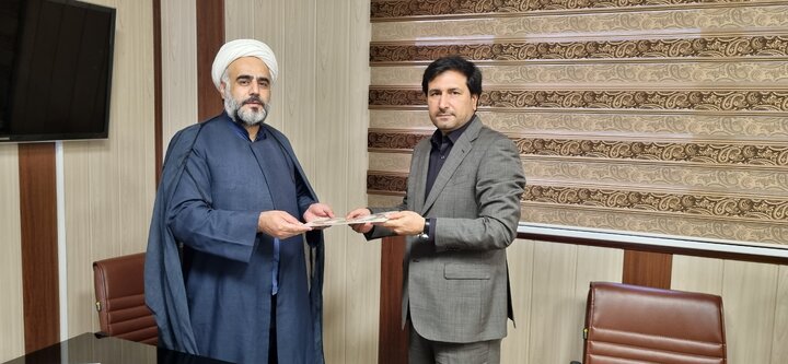 تجلیل مدیر ستاد اقامه نماز