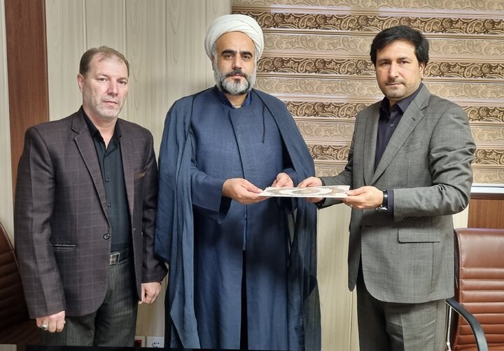 تجلیل مدیر ستاد اقامه نماز