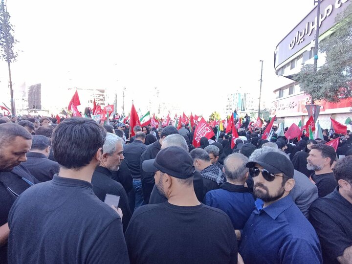 حضور وزیر اقتصاد در مراسم تشییع رهبر شهید انقلاب در مشهد مقدس