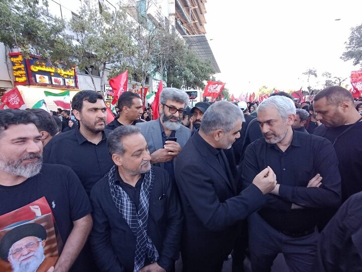 حضور وزیر اقتصاد در مراسم تشییع رهبر شهید انقلاب در مشهد مقدس