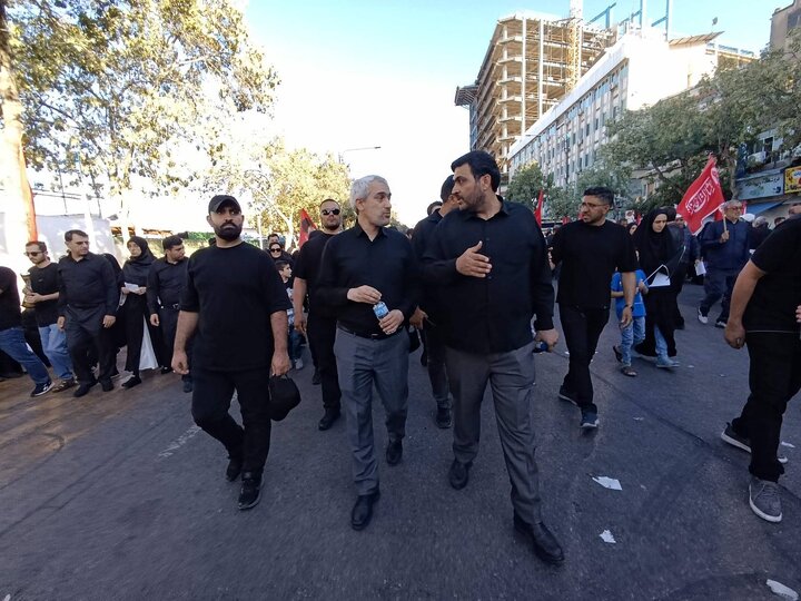 حضور وزیر اقتصاد در مراسم تشییع رهبر شهید انقلاب در مشهد مقدس