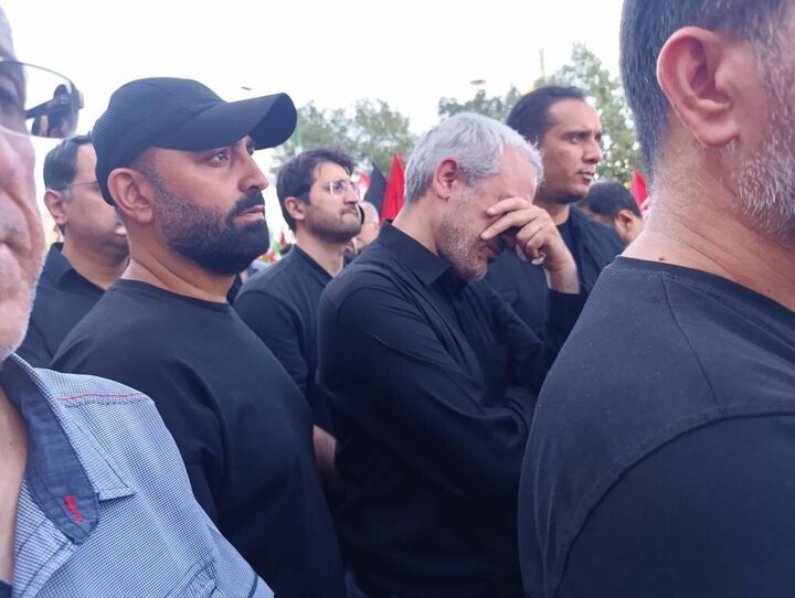 حضور وزیر اقتصاد در مراسم تشییع رهبر شهید انقلاب در مشهد مقدس