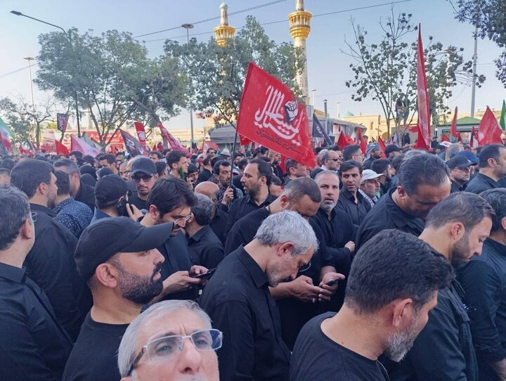 حضور وزیر اقتصاد در مراسم تشییع رهبر شهید انقلاب در مشهد مقدس