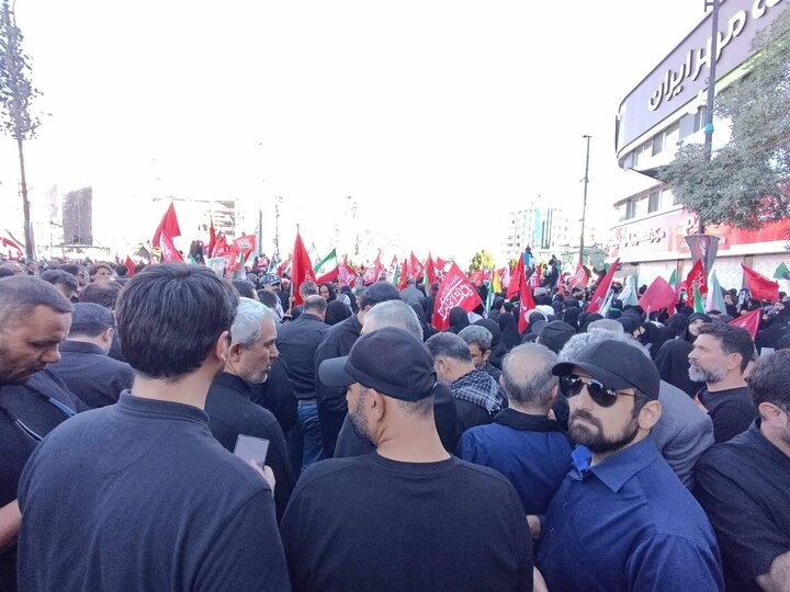 حضور وزیر اقتصاد در مراسم تشییع رهبر شهید انقلاب در مشهد مقدس