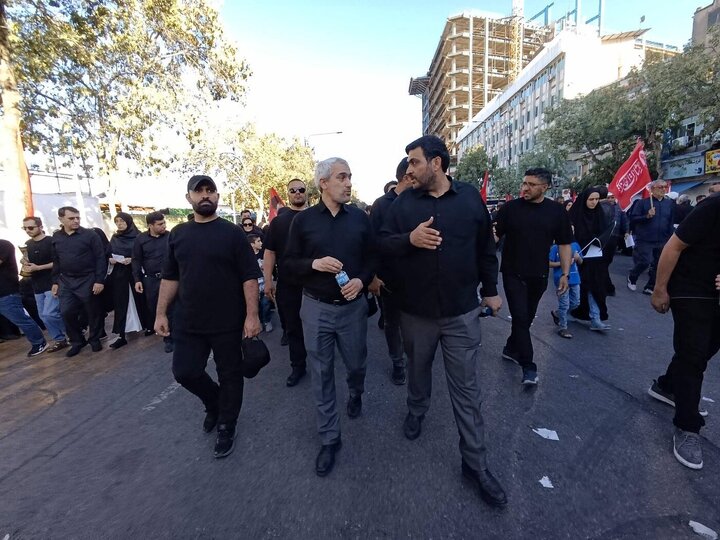 حضور وزیر اقتصاد در مراسم تشییع رهبر شهید انقلاب در مشهد مقدس