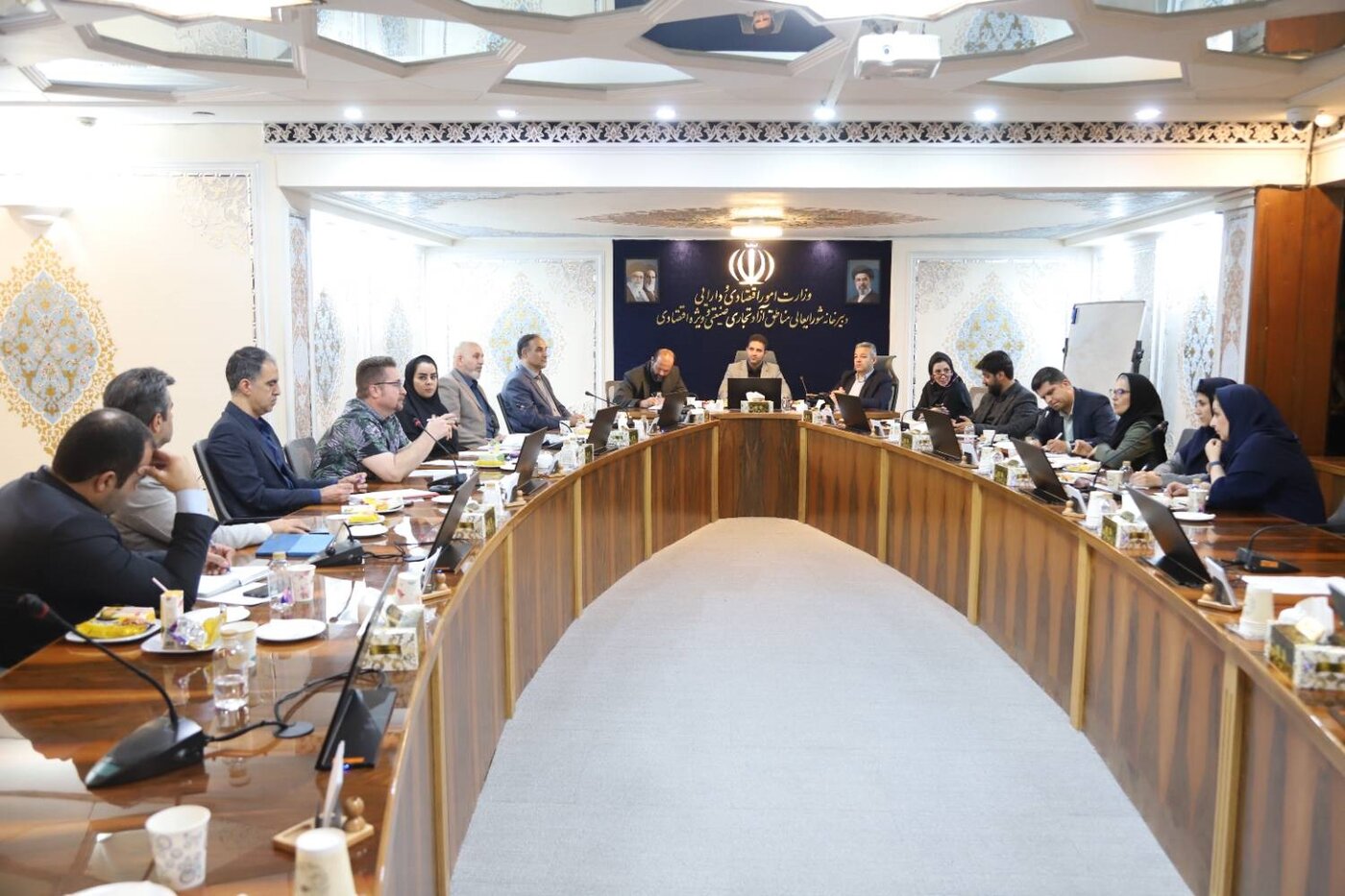 بررسی آخرین مراحل تکمیل خدمات برخط ثبت شرکت‌ها در مناطق آزاد/ انتقال دفاتر مرکزی و ثبت شعب در آستانه اجرا