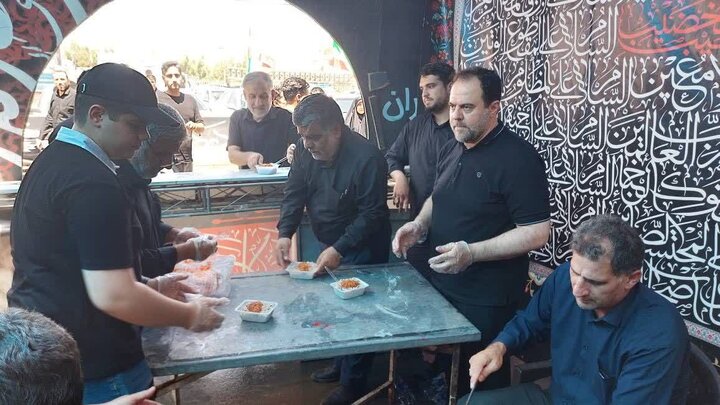 قابی مانا و ماندگار از میزبانی مدیران دستگاه‌های تابعه وزارت اقتصاد با پذیرایی ناهار از مسافران