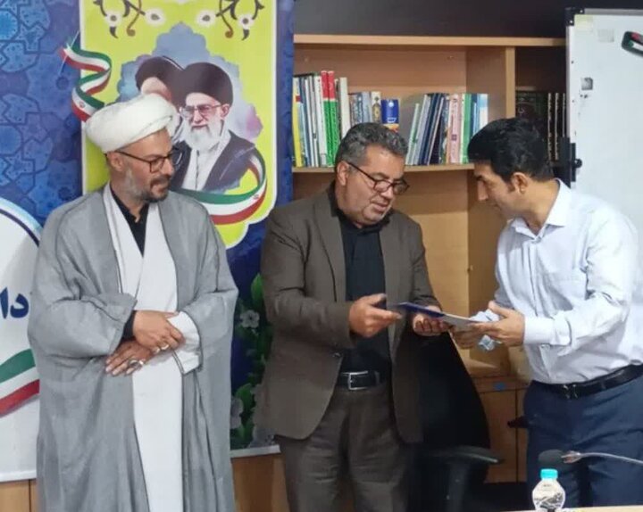 تجلیل از عوامل اجرایی میزبانی در مراسم تشییع رهبر شهید