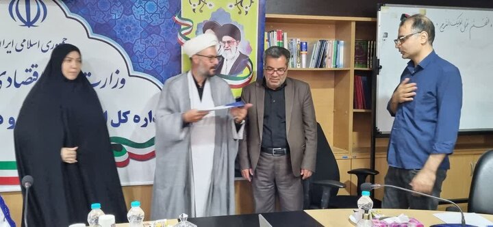 تجلیل از عوامل اجرایی میزبانی در مراسم تشییع رهبر شهید