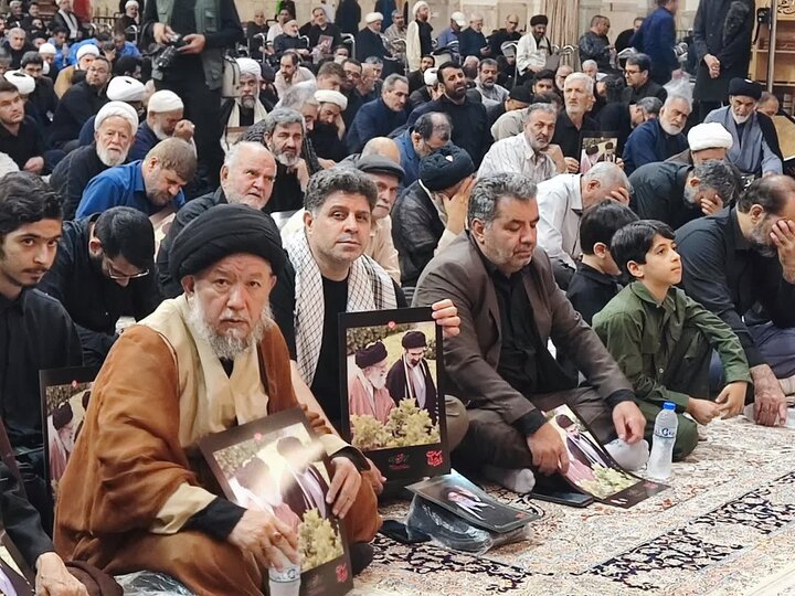 حضور همکاران اداره کل امور اقتصادی و دارایی در مراسم یادبود رهبر شهید در حرم حضرت معصومه (س)