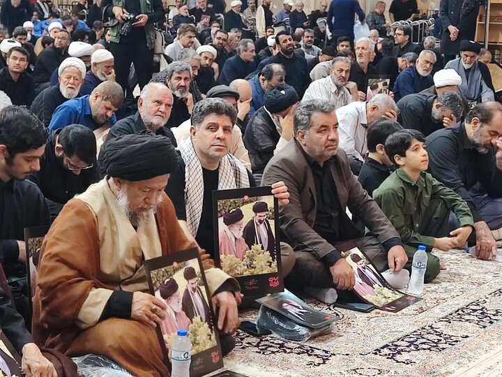 حضور همکاران اداره کل امور اقتصادی و دارایی در مراسم یادبود رهبر شهید در حرم حضرت معصومه (س)