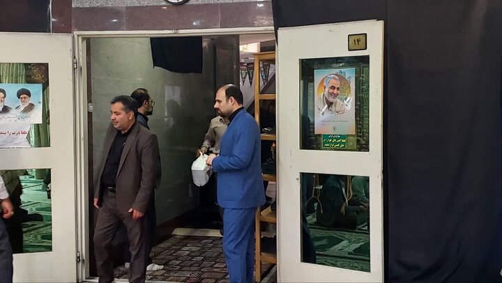 تصاویری از برگزاری مراسم بزرگداشت رهبر شهید انقلاب با حضور مدیران  دستگاه‌های تابعه وزارت اقتصاد در اداره کل امور اقتصادی و دارایی استان قم