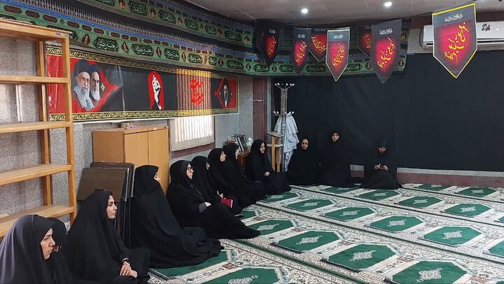 تصاویری از برگزاری مراسم بزرگداشت رهبر شهید انقلاب با حضور مدیران  دستگاه‌های تابعه وزارت اقتصاد در اداره کل امور اقتصادی و دارایی استان قم