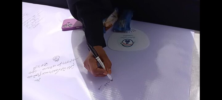 آلبوم تصویری طومار دل نوشته ای برای آقای شهید ایران
