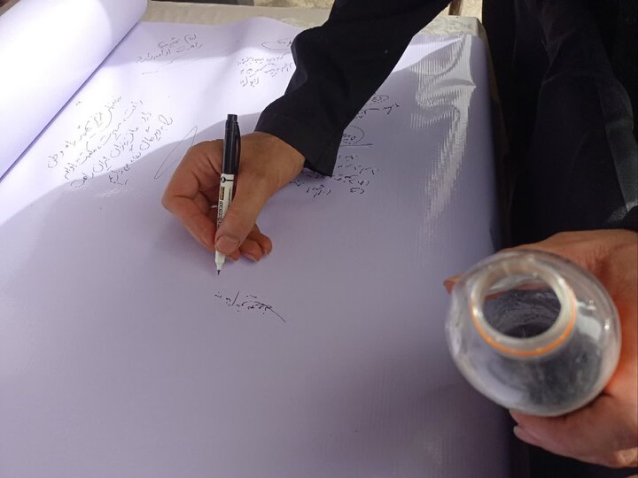 آلبوم تصویری طومار دل نوشته ای برای آقای شهید ایران
