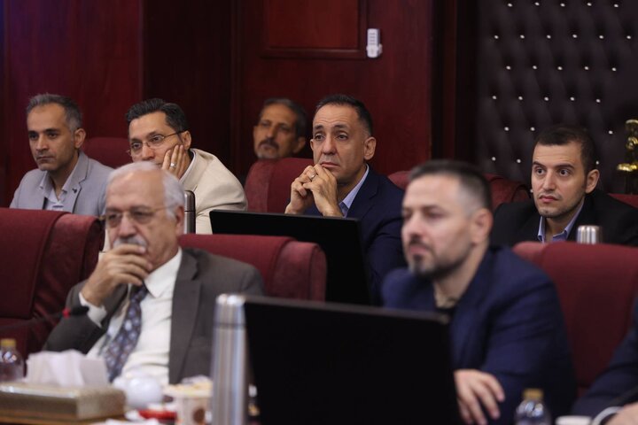 دیدار وزیر اقتصاد با اعضای مجمع کارآفرینان ایران