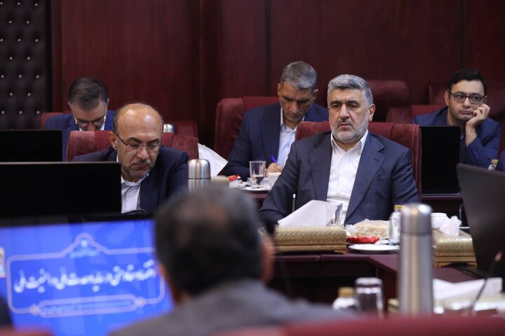 دیدار وزیر اقتصاد با اعضای مجمع کارآفرینان ایران