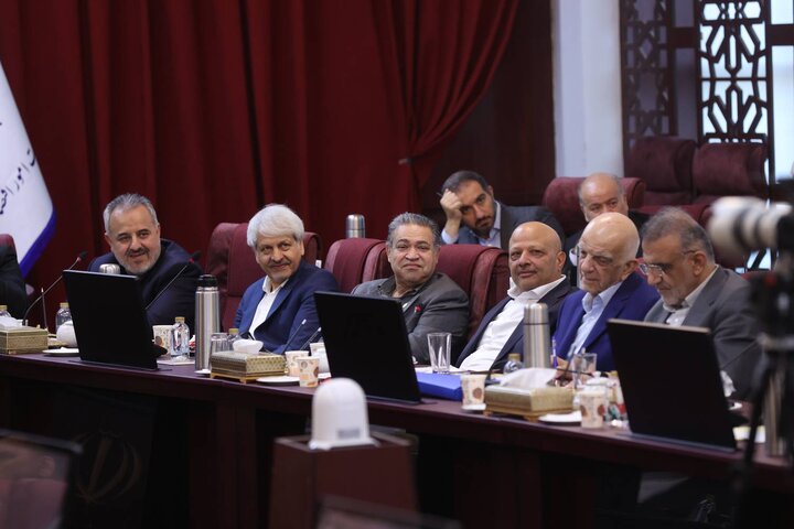 دیدار وزیر اقتصاد با اعضای مجمع کارآفرینان ایران