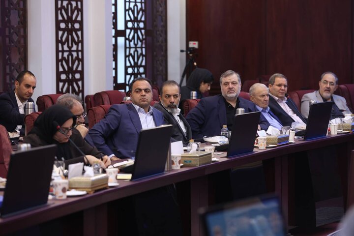 دیدار وزیر اقتصاد با اعضای مجمع کارآفرینان ایران