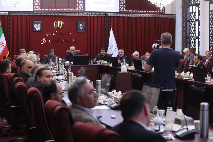 دیدار وزیر اقتصاد با اعضای مجمع کارآفرینان ایران