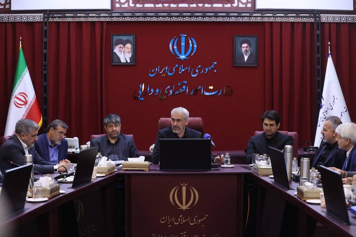 دیدار وزیر اقتصاد با اعضای مجمع کارآفرینان ایران