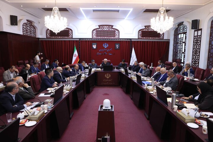 دیدار وزیر اقتصاد با اعضای مجمع کارآفرینان ایران