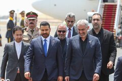 نخست‌وزیر عراق با استقبال وزیر اقتصاد وارد تهران شد