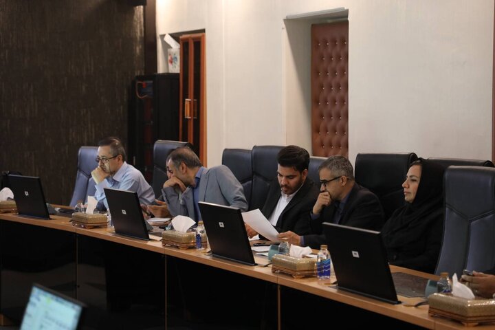 جلسه بررسی عملکرد موسسات عامل در پرداخت تسهیلات شرایط اضطرار و تسهیلات تبصره (۱۸)و(۲) قوانین بودجه سال ۱۴۰۲ و ۱۴۰۳