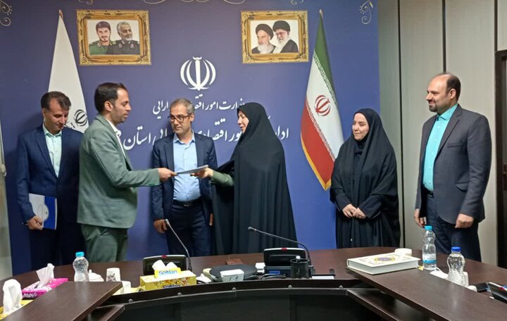 آلبوم تصویری آیین ابلاغ احکام سرپرستان گروه‌های تخصصی واحدهای معاونت های نظارت و مالی و اقتصادی