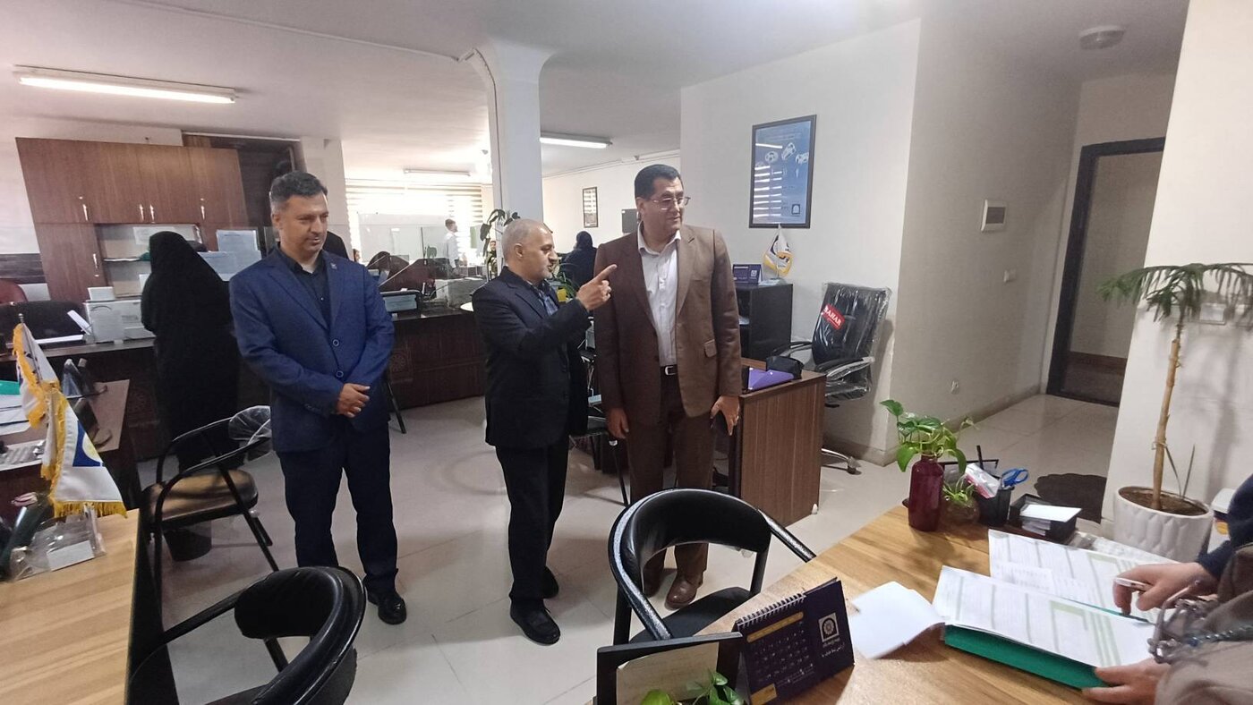 بازدید نماینده وزیر اقتصاد از بیمه پاسارگاد